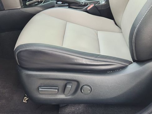 Used 2017 Toyota RAV4 Limited FWD image 23