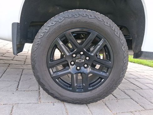 Used 2025 Chevrolet Silverado 1500 LT Trail Boss w/ LT Trail Boss Premium Package AWD/4WD image 21