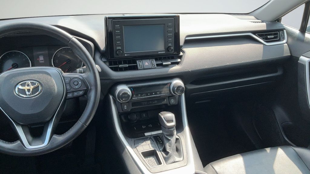 Used 2021 Toyota RAV4 XLE Premium FWD image 8