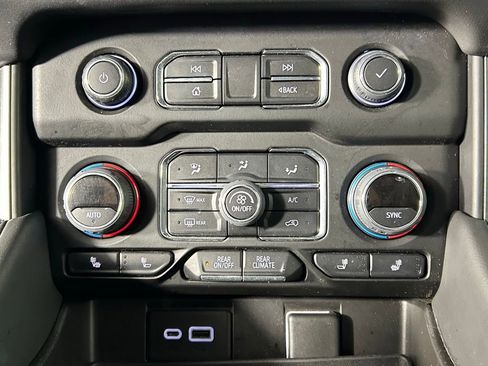 Used 2022 Chevrolet Tahoe LT w/ LT Signature Plus Package image 24