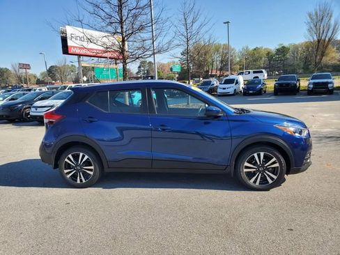 Used 2019 Nissan Kicks SV FWD image 2