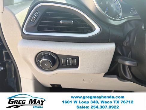 Used 2022 Chrysler Pacifica Touring-L FWD image 20