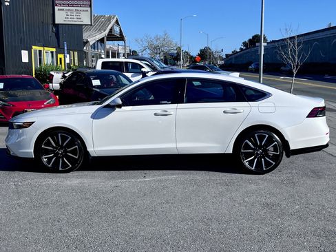 Used 2024 Honda Accord Touring image 9