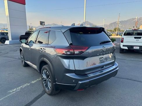 Used 2025 Nissan Rogue SL w/ Tech Package AWD/4WD image 9