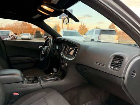 Used 2018 Dodge Charger SXT w/ Blacktop Package image 23