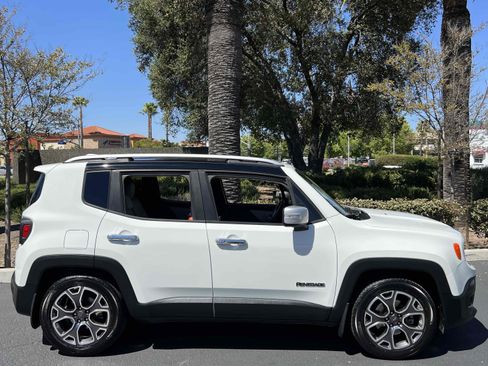Used 2017 Jeep Renegade Limited FWD image 19