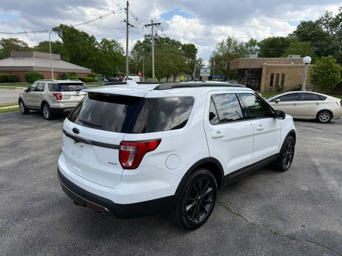 Used 2017 Ford Explorer XLT w/ XLT Technology Feature Bundle AWD/4WD image 3