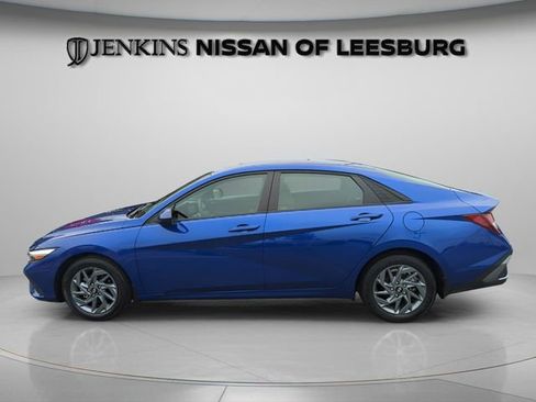 Used 2024 Hyundai Elantra SEL image 11