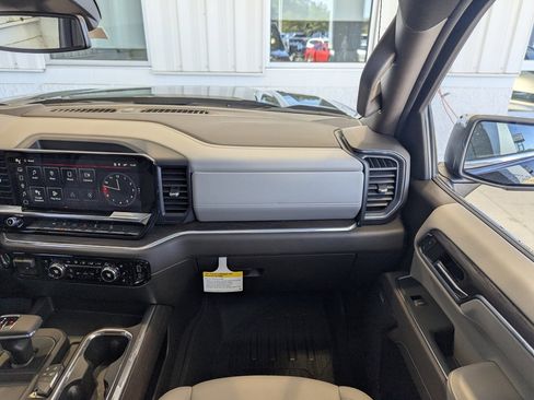 New 2026 GMC Sierra 1500 SLT w/ SLT Premium Package image 4