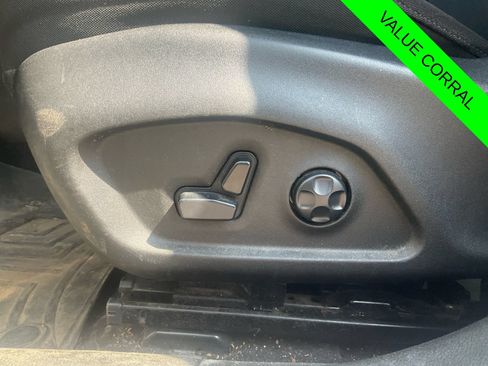 Used 2017 Jeep Renegade Latitude AWD/4WD image 23