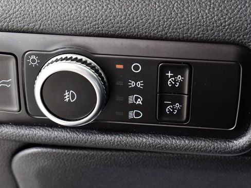 Used 2022 Ford Explorer XLT w/ Equipment Group 202A AWD/4WD image 31