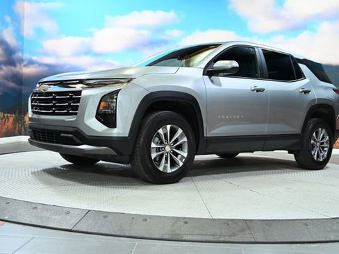 Used 2026 Chevrolet Equinox LT image 4