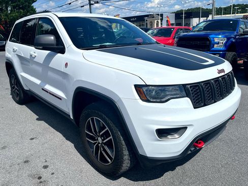 Used 2019 Jeep Grand Cherokee Trailhawk w/ Trailhawk Luxury Group image 3