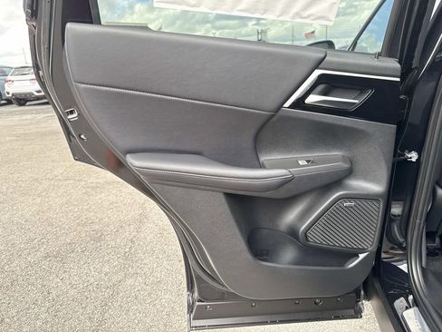 New 2026 Mitsubishi Outlander SE FWD image 11