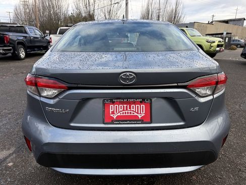 Used 2022 Toyota Corolla LE image 6