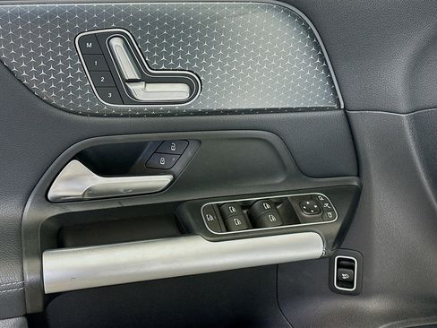 Used 2025 Mercedes-Benz GLA 250 4MATIC image 15