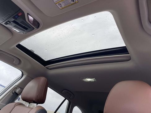 Used 2022 Subaru Outback Touring w/ Popular Package #2 image 9