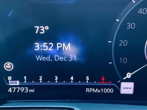 Used 2023 Cadillac Escalade Premium Luxury image 25