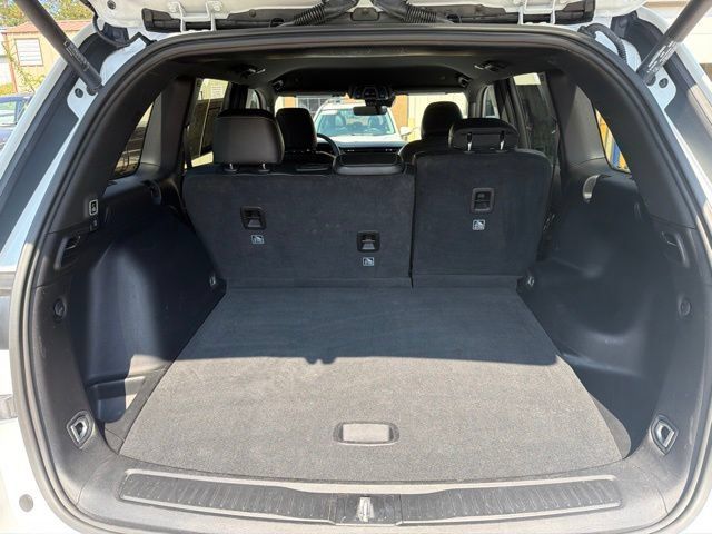 Used 2025 Jeep Grand Cherokee Altitude AWD/4WD image 12