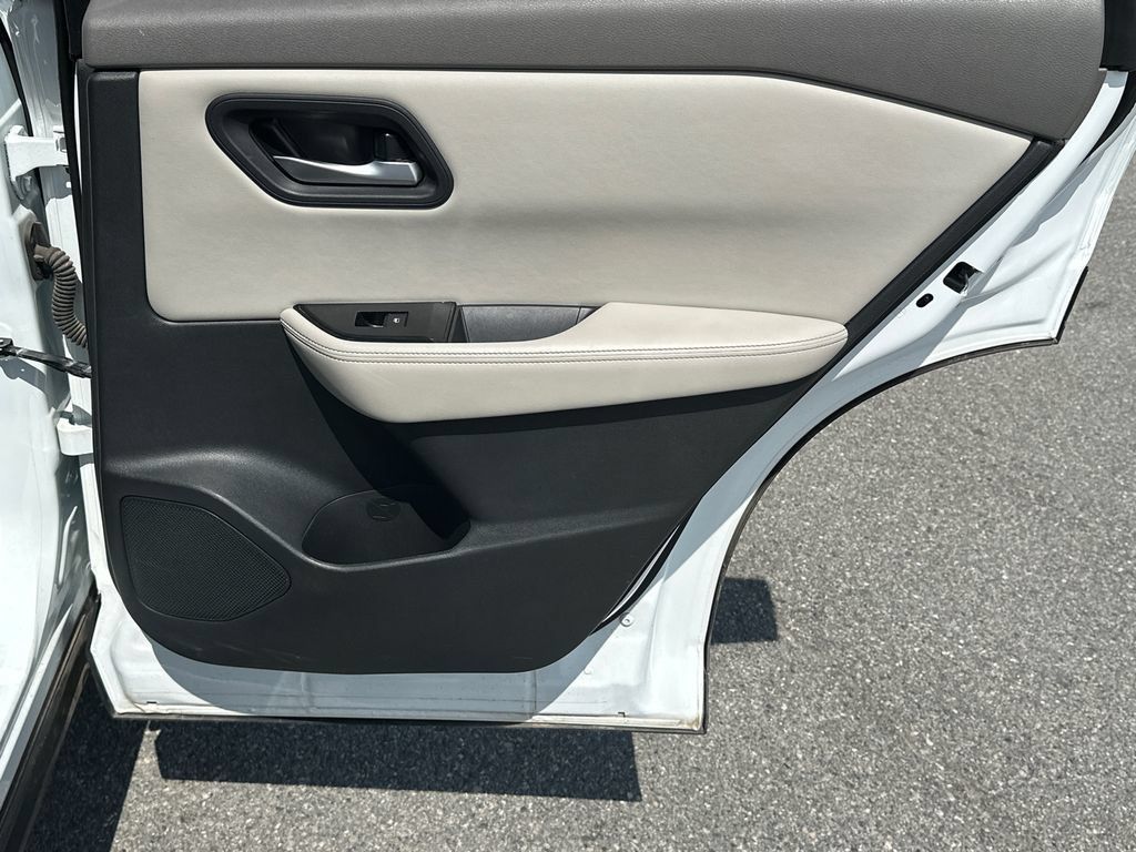 Used 2025 Nissan Rogue SV FWD image 16