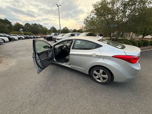 Used 2013 Hyundai Elantra GLS FWD image 20
