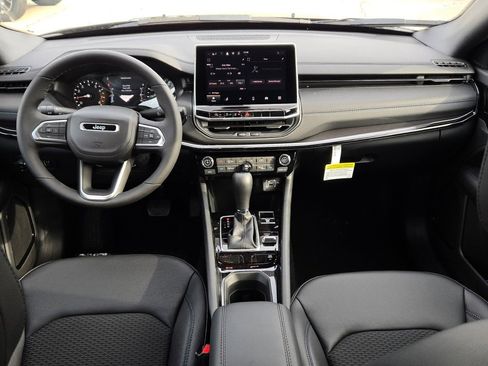 New 2026 Jeep Compass Latitude image 19