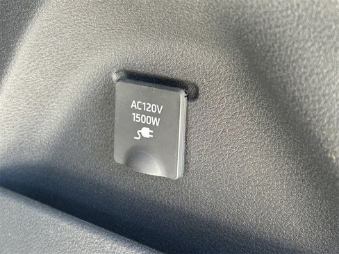 Used 2025 Toyota Sienna Platinum image 16