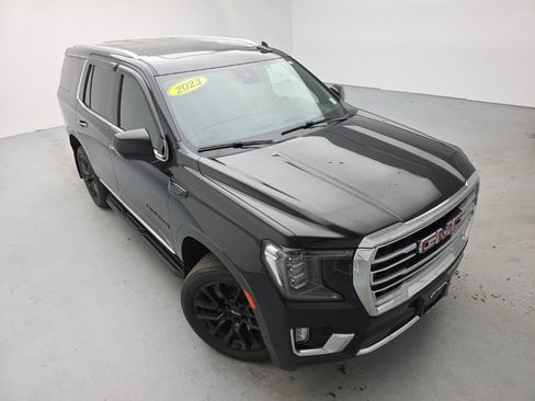 Used 2023 GMC Yukon SLT AWD/4WD image 2