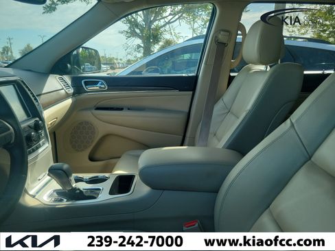 Used 2017 Jeep Grand Cherokee Limited RWD image 7