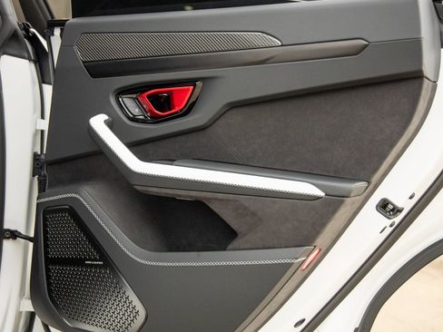 Used 2025 Lamborghini Urus SE image 39