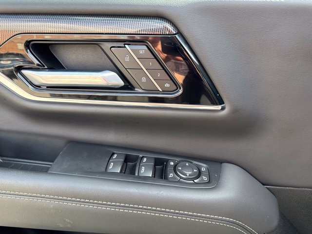 Used 2026 GMC Yukon Elevation AWD/4WD image 32