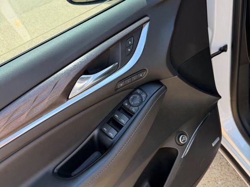 Used 2023 Buick Enclave Avenir w/ Avenir Technology Package FWD image 10