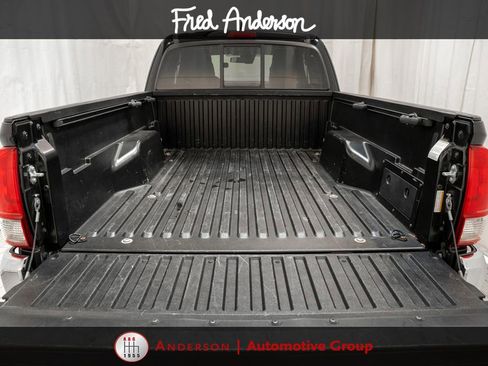Used 2021 Toyota Tacoma SR5 w/ SR5 Appearance Package (SM) AWD/4WD image 5