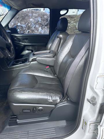 Used 2004 Chevrolet Silverado 2500 LT w/ Heavy-Duty Power Package AWD/4WD image 3