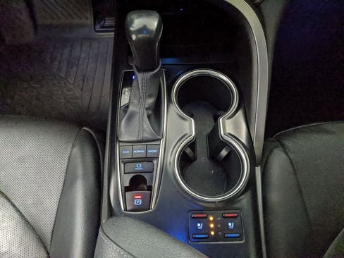 Used 2020 Toyota Camry XSE image 15