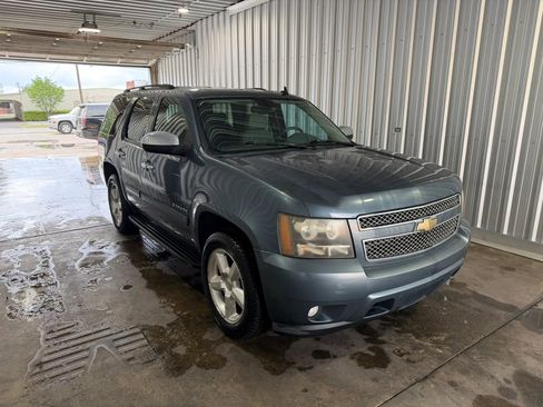 Used 2008 Chevrolet Tahoe LTZ w/ LTZ Preferred Equipment Group RWD image 4