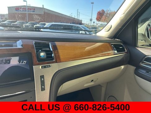 Used 2011 Cadillac Escalade Platinum AWD/4WD image 26