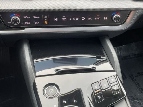 Certified 2025 Kia Sportage SX Prestige image 24