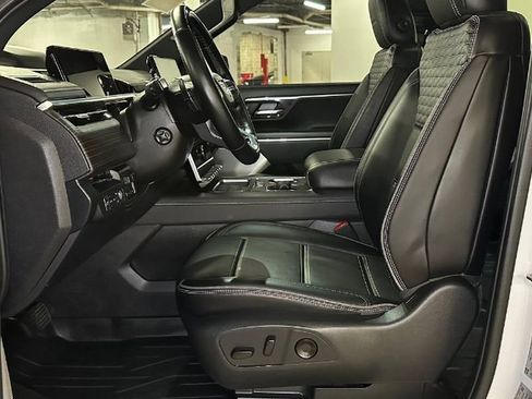 Used 2025 GMC Sierra EV Denali AWD/4WD image 21