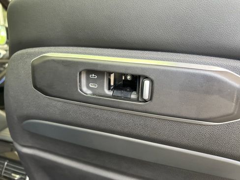 Used 2024 BMW X7 xDrive40i w/ M Sport Package image 35