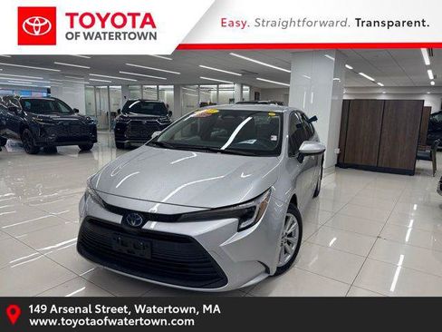 Certified 2025 Toyota Corolla LE AWD/4WD image 1