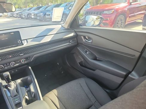 Used 2023 Honda Accord EX image 17