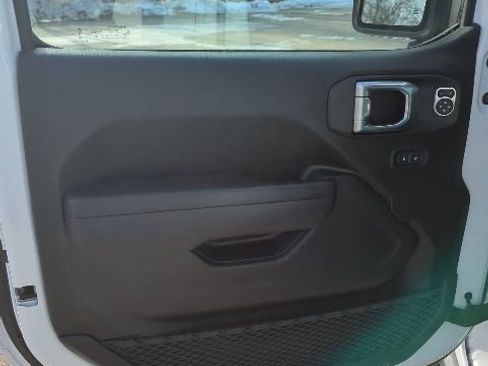 Used 2023 Jeep Gladiator Willys image 23