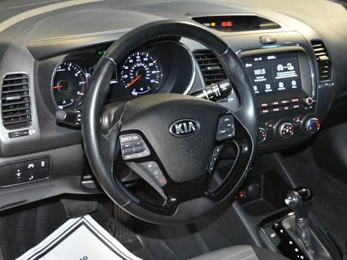 Used 2017 Kia Forte S w/ S Technology Package image 2