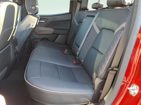 Used 2024 GMC Canyon Denali image 17