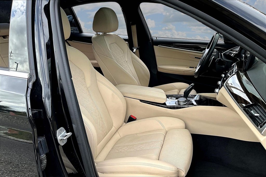 Used 2021 BMW 530i w/ Premium Package RWD image 28