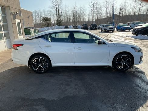 Used 2024 Nissan Altima 2.5 SR image 4