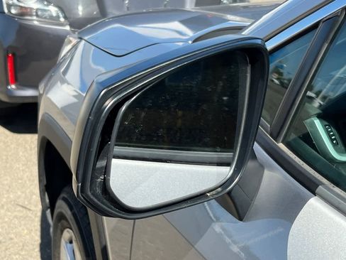Used 2021 Toyota RAV4 LE AWD/4WD image 8