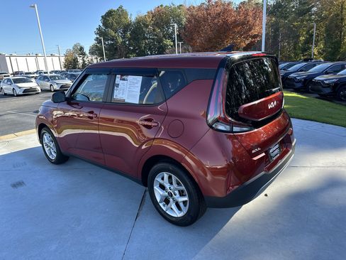 Used 2023 Kia Soul LX w/ LX Technology Package image 8
