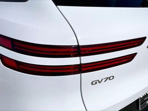 Used 2025 Genesis GV70 3.5T Sport AWD/4WD image 28